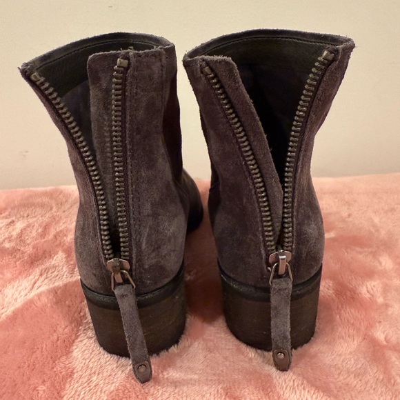 Dolce Vita Women's Cassius gray Suede ankle Booties/size 6 - Picture 11 of 11